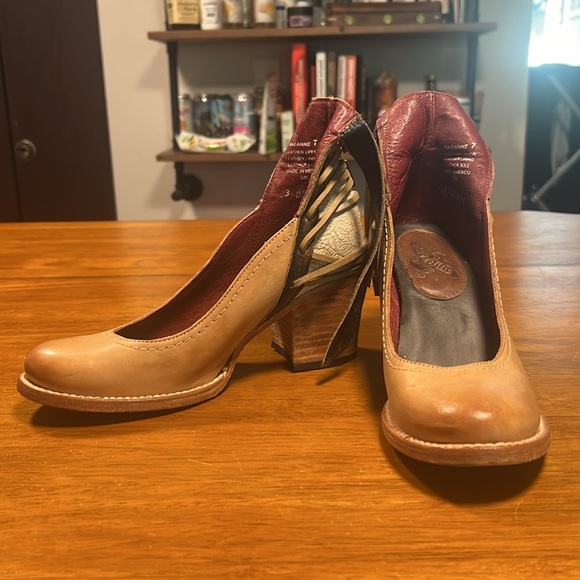 Freebird Raeanne Heels - Picture 2 of 4